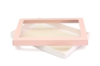 prostokątne dwuczęściowe pudełko z okienkiem z wieczkiem w kolorze pudrowego różu i białym dnem